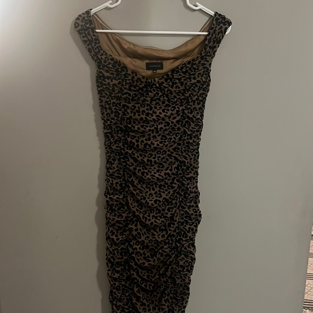 TABITHA MIDI DRESS IN TAN LEOPARD
MAJORELLE
Color: Tan Leopard
Size: S